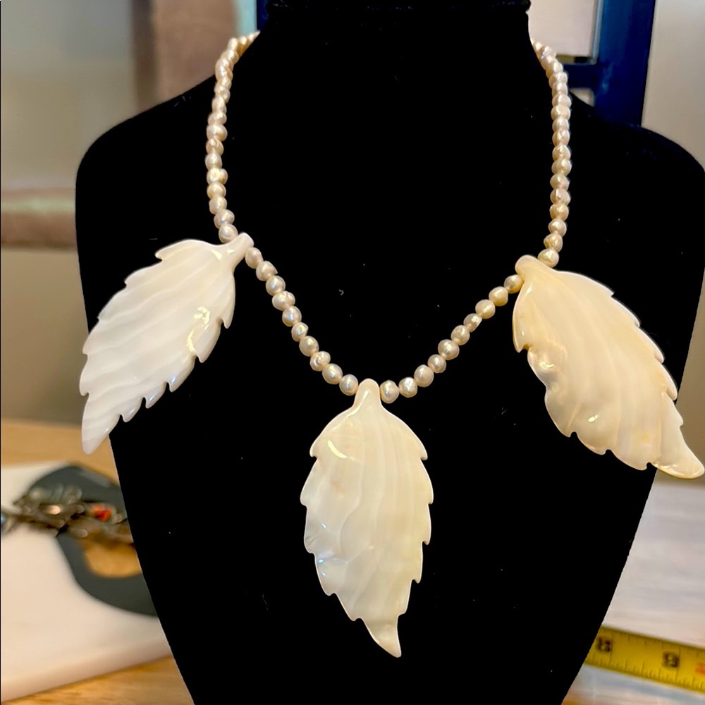 Vintage freshwater, pearl and mother of pearl leaf choker